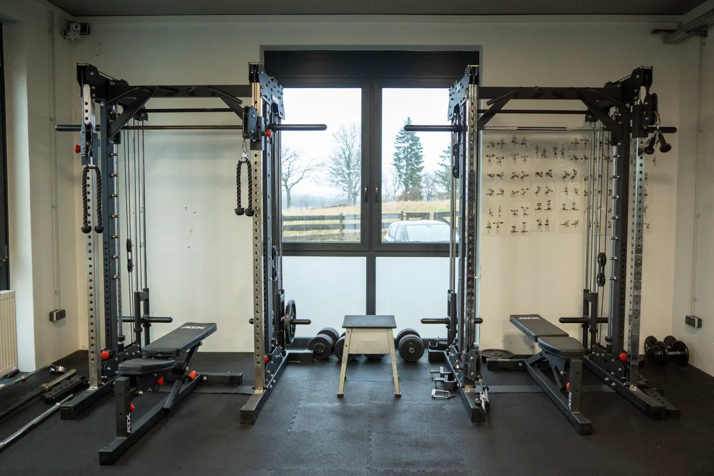 Cable machines and training benches at Revex beFIT
